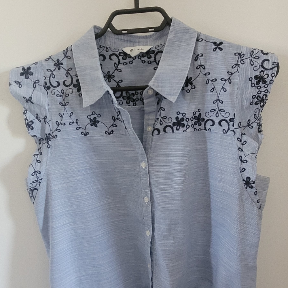 Reitmans Blue Floral Embroidered Top
